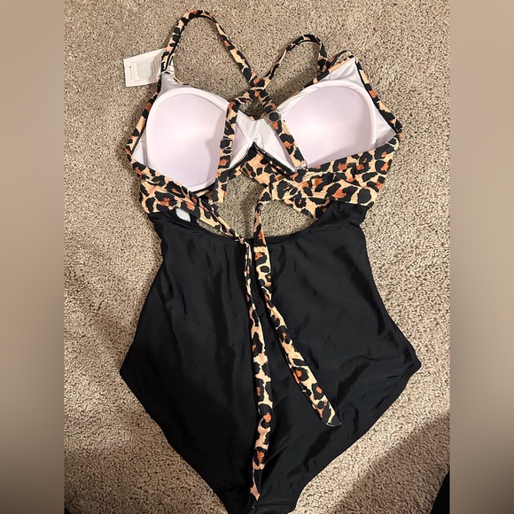 Leopard Print Cutout Swimsuit - Picture 4 of 5
